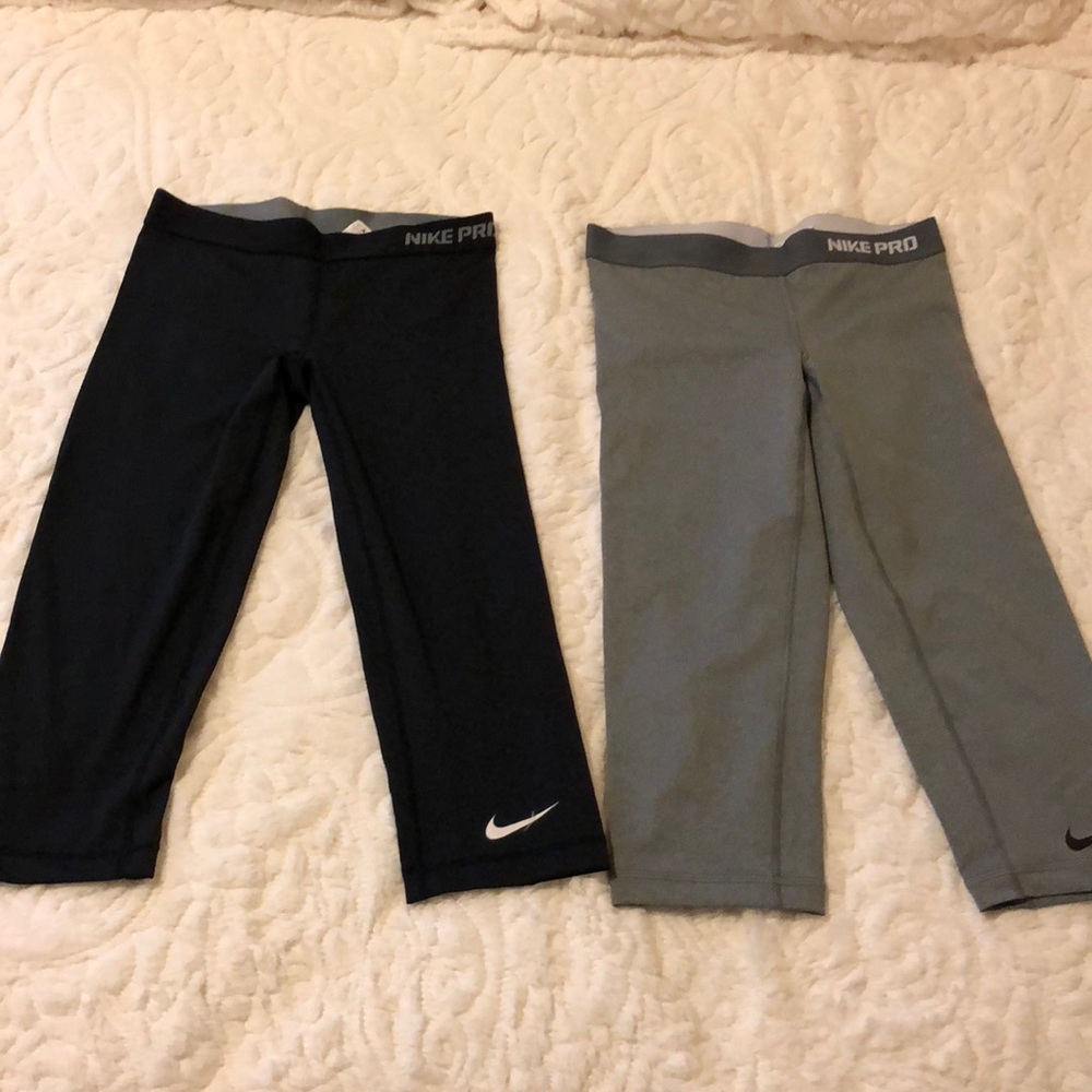 Nike Capri Leggings Black & Gray Size Small